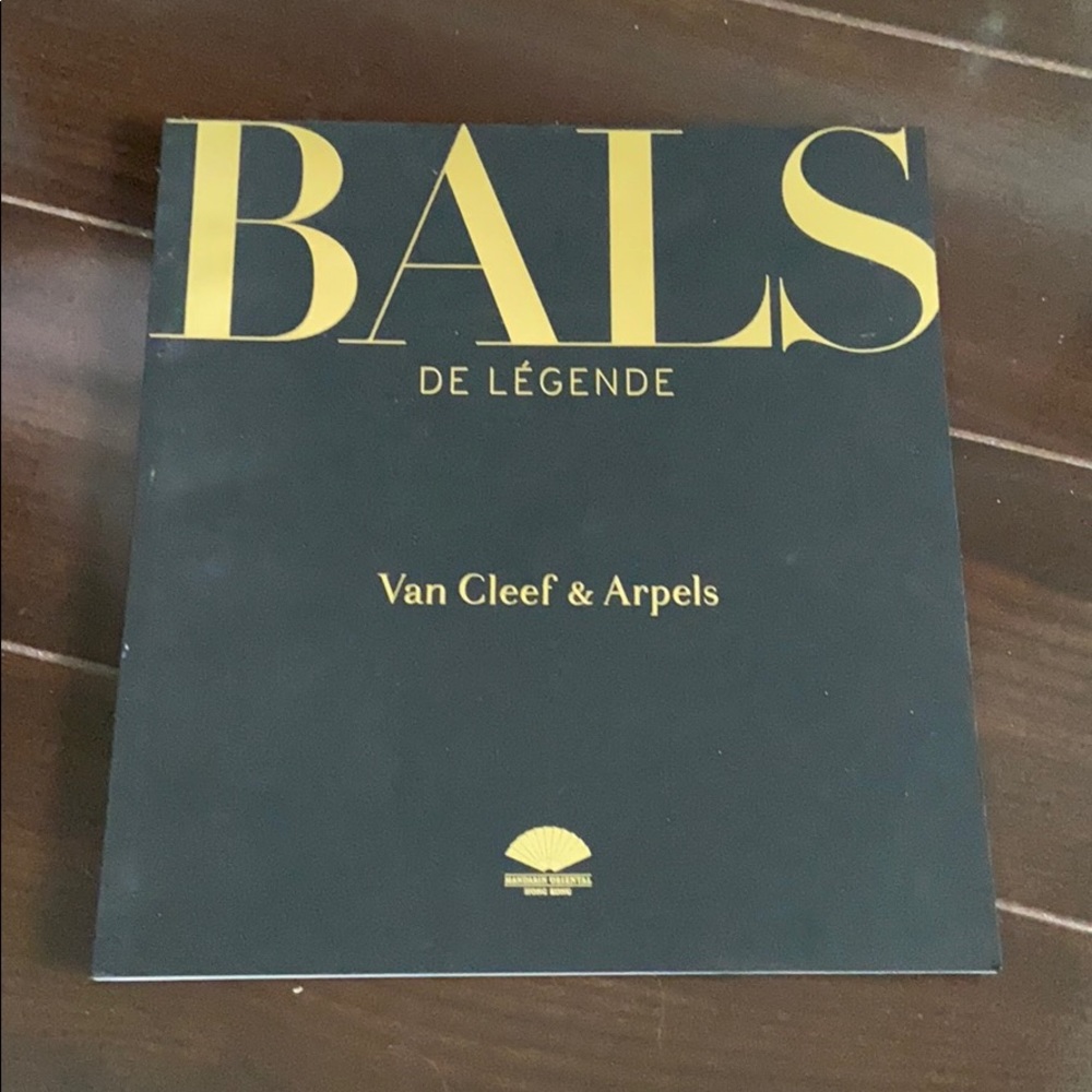 Van Cleef & Arpels Madarian Oriental HK Book